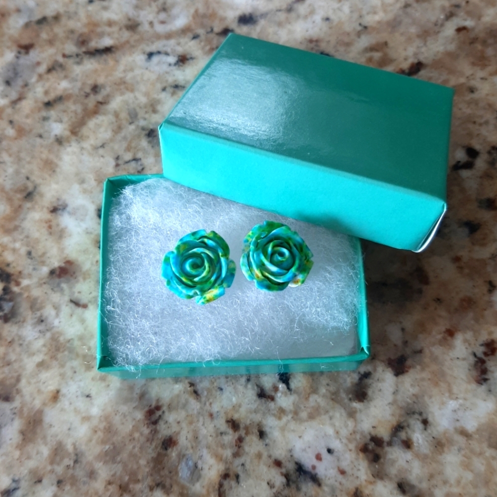 Elegant Floral Stud Earrings